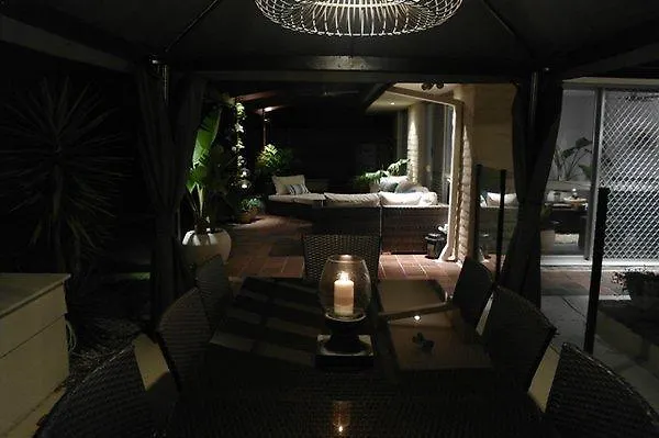 At Riverbend Broadbeach Waters Holiday home